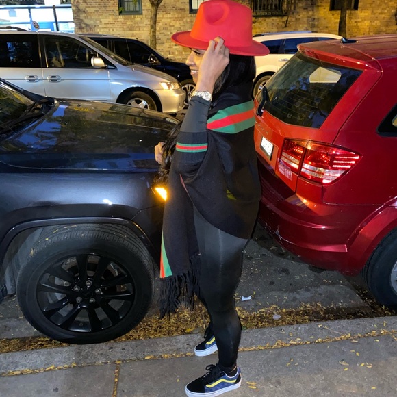 Stylish Black Shawls - Picture 10 of 11